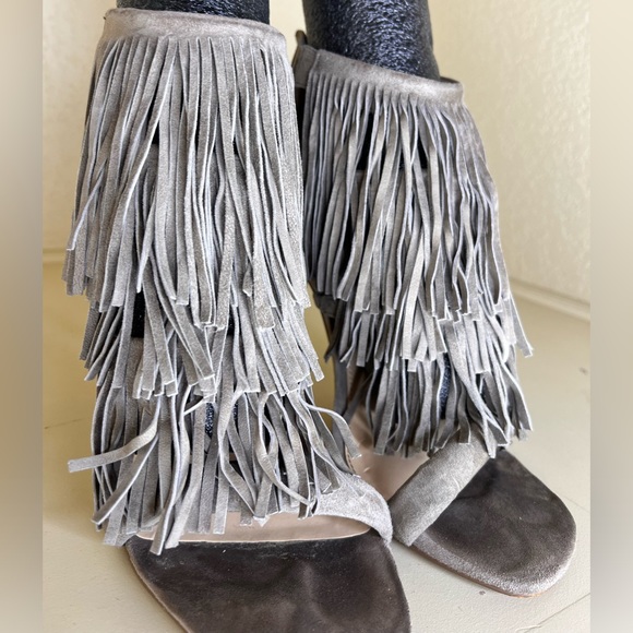 Size 9.5 Fringly beauty. Steve Madden, suede, gorgeous taupe color! - Picture 2 of 8